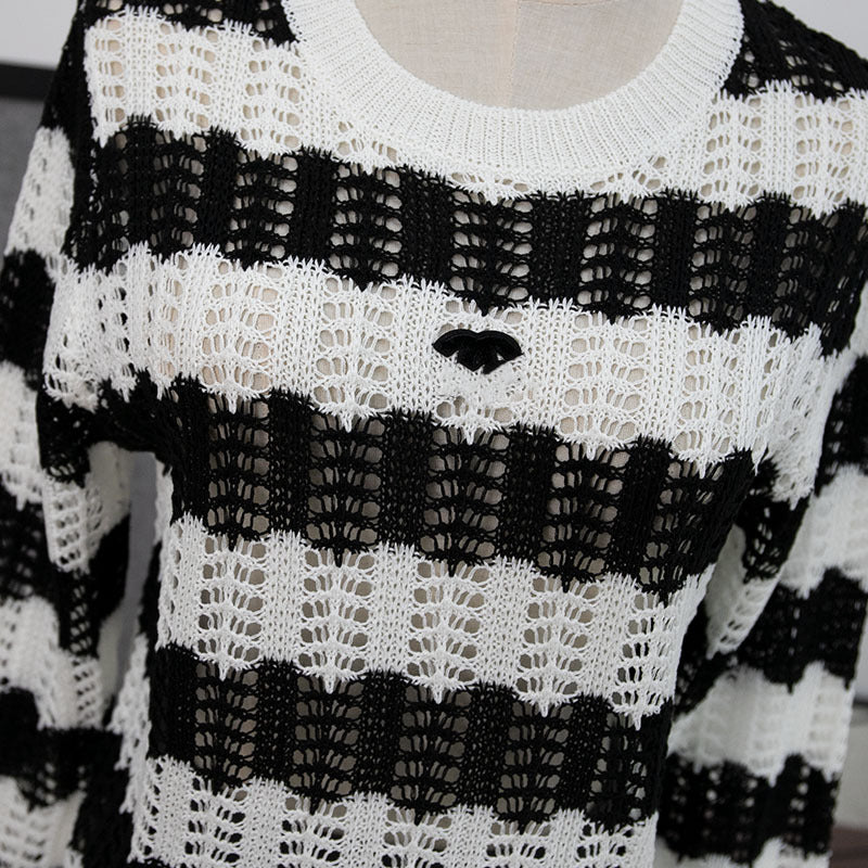 Striped round neck long sleeved pullover top