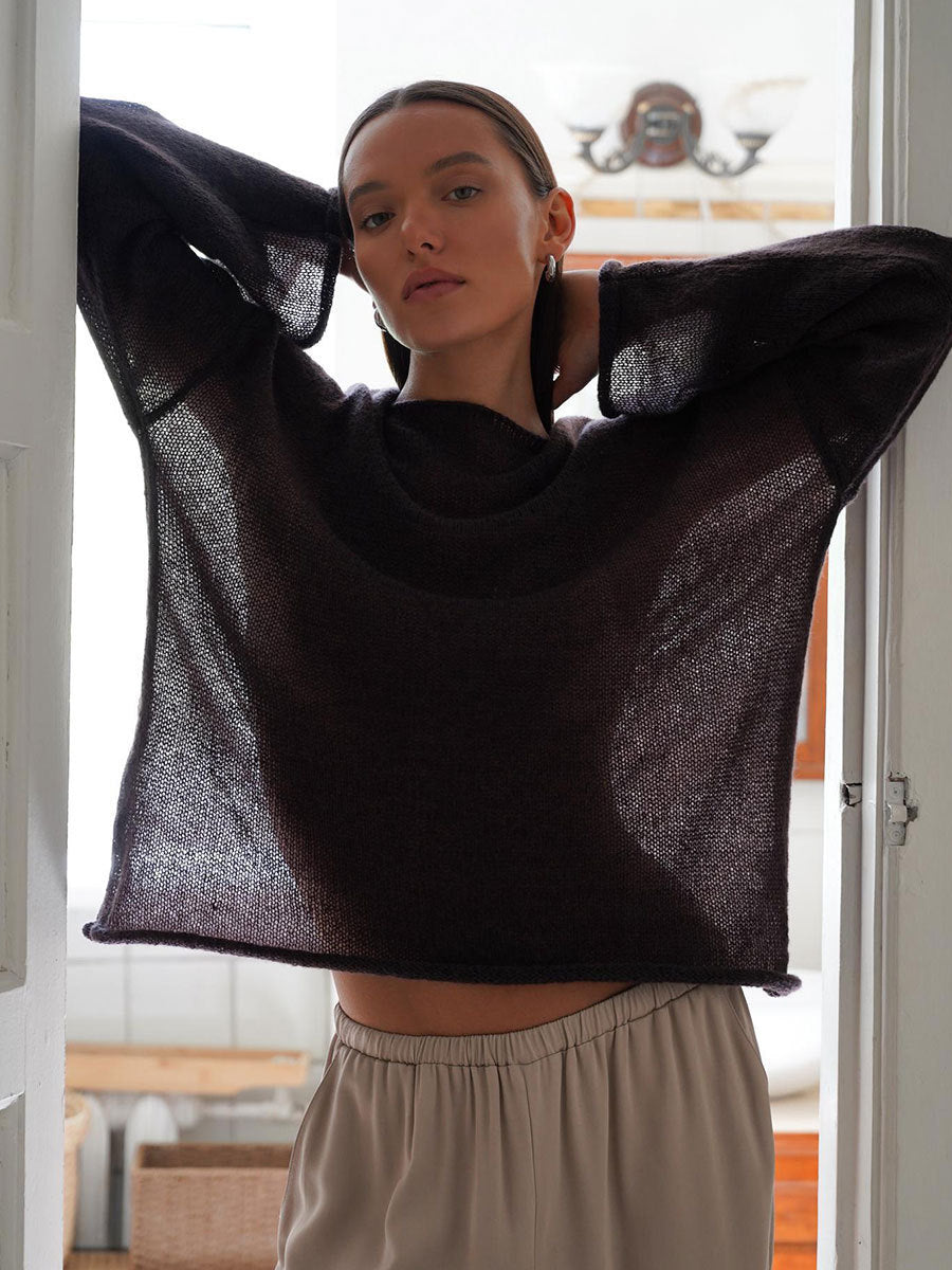 Round neck flared sleeve knitted top