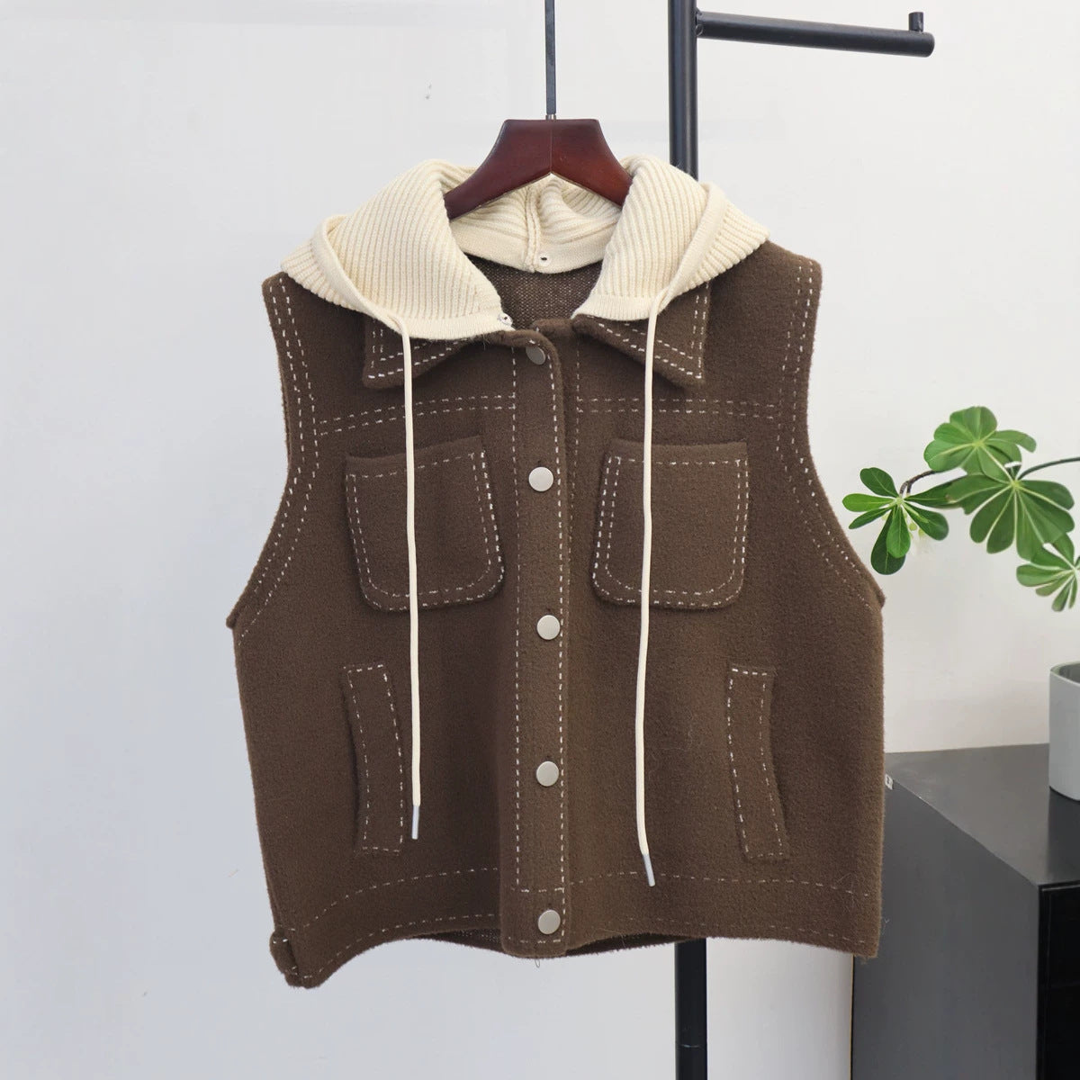 Loose sleeveless sweater vest for women