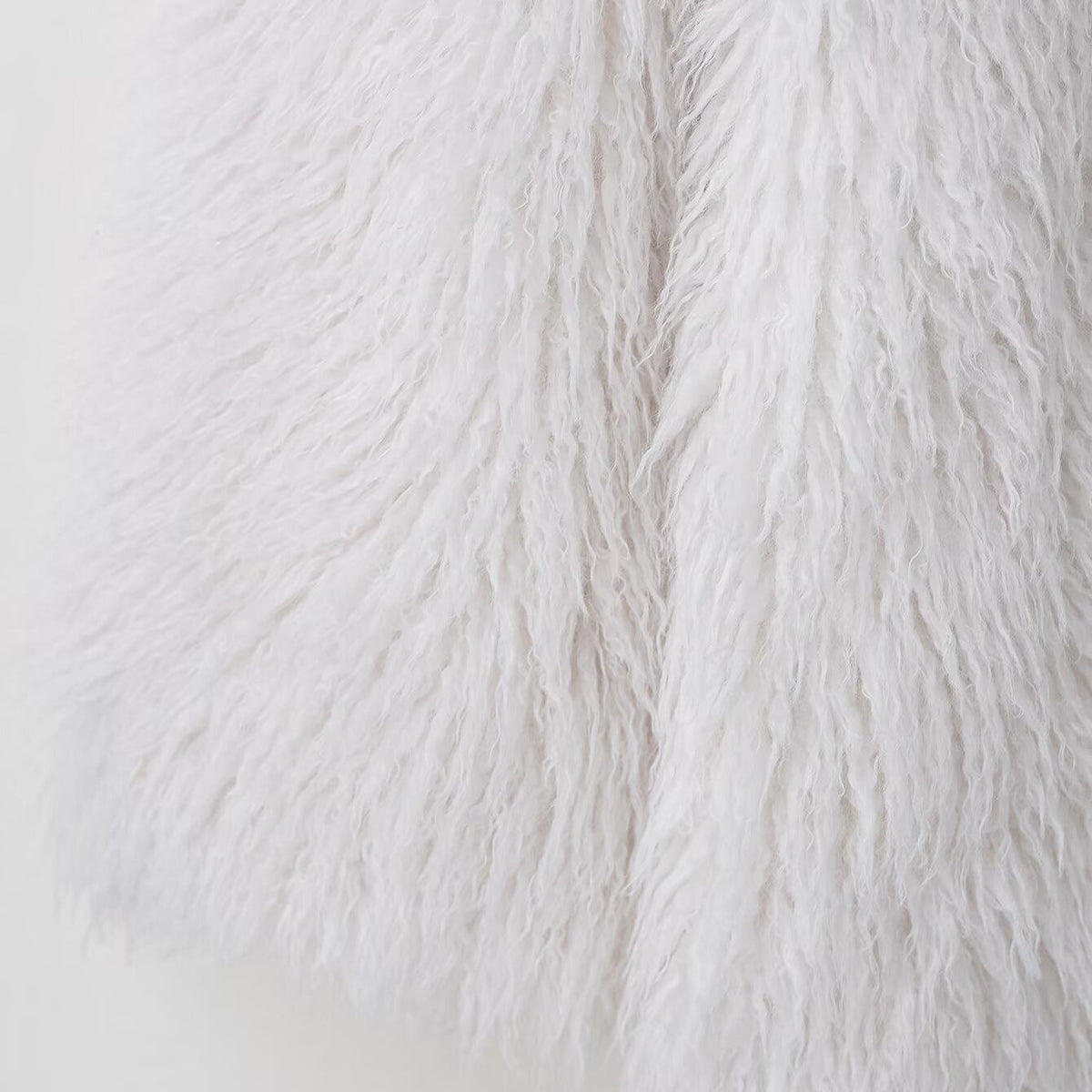Long V-neck long sleeved jacket