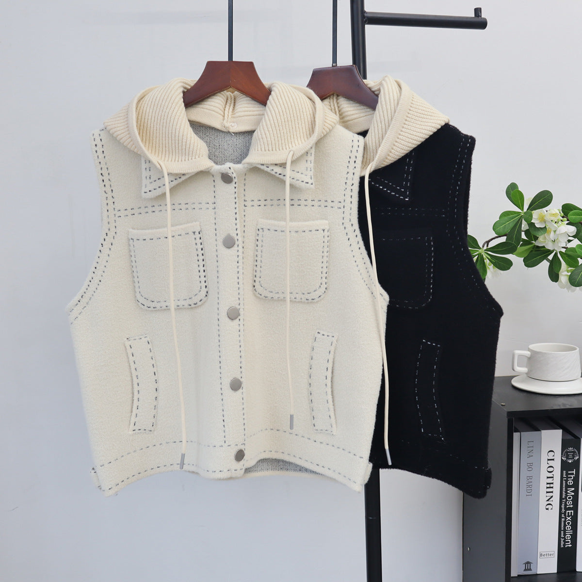 Loose sleeveless sweater vest for women
