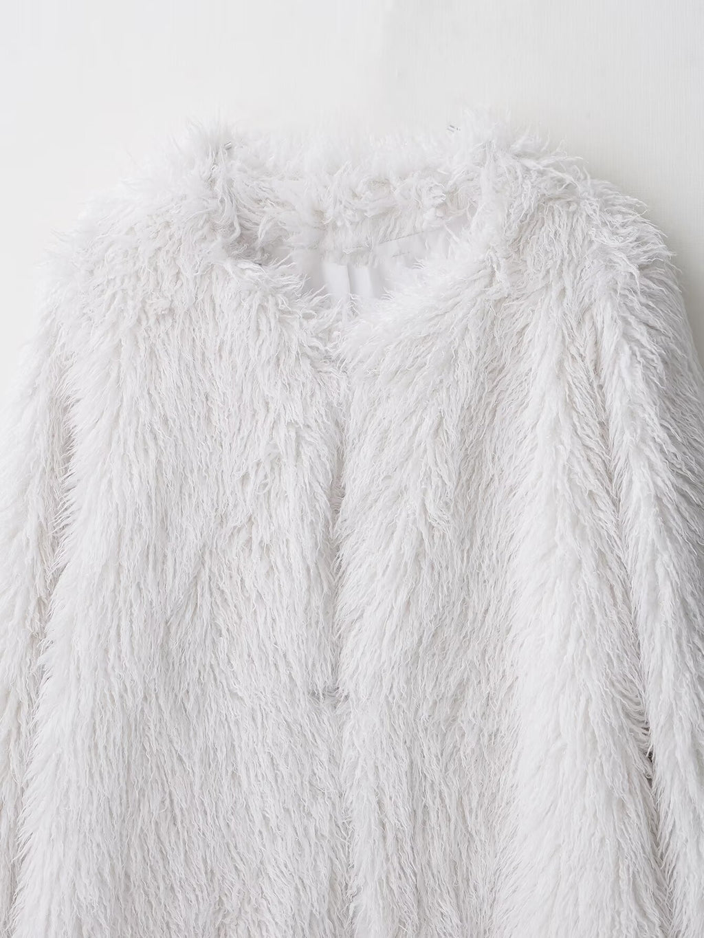 Long V-neck long sleeved jacket