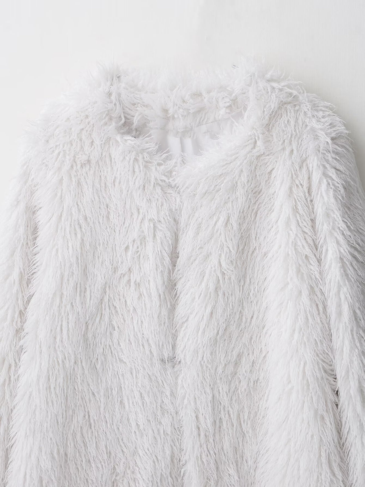 Long V-neck long sleeved jacket
