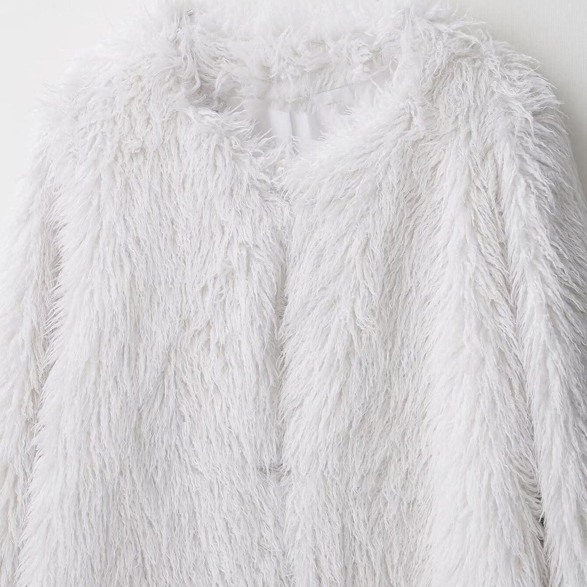 Long V-neck long sleeved jacket