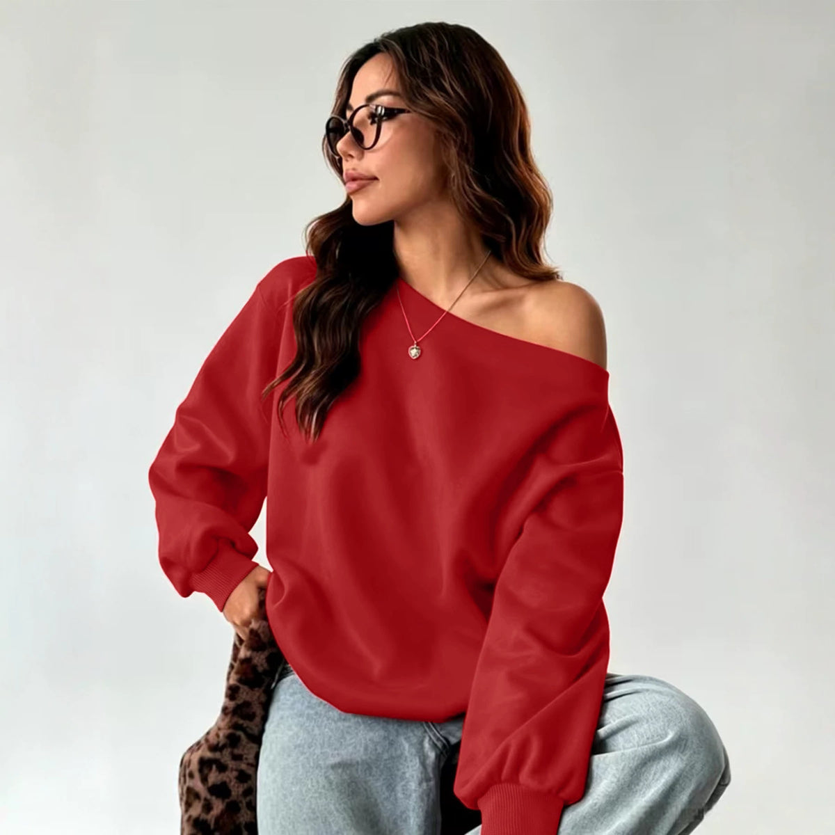 Women's sloping shoulder long sleeved hoodie